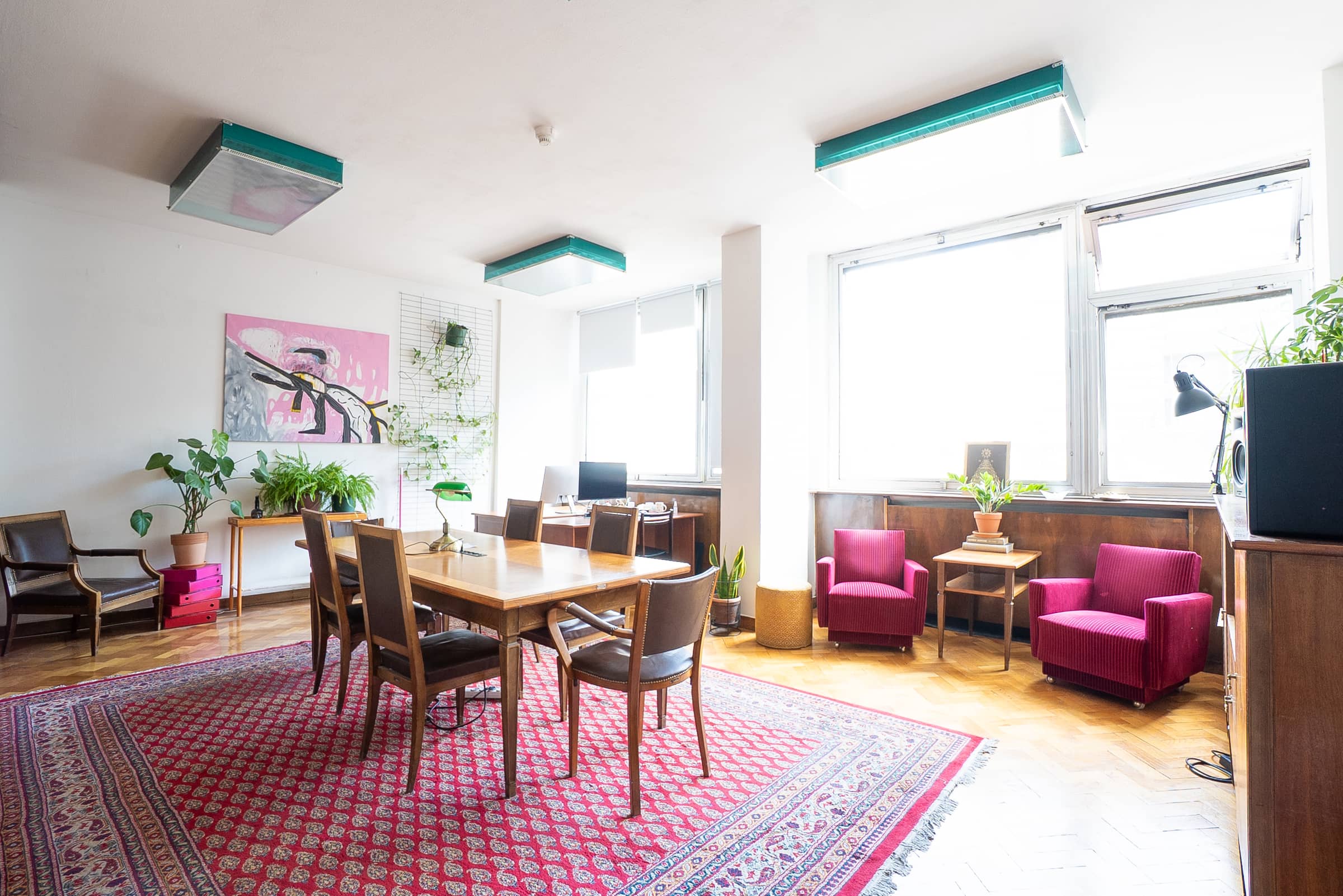 Coworking lounge at SENSE—S.SPACE with communal table, velvet armchairs, and houseplants